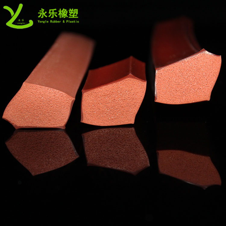 擠出復(fù)合發(fā)泡硅膠條，耐高溫復(fù)合發(fā)泡硅膠條，耐老化復(fù)合發(fā)泡硅膠條